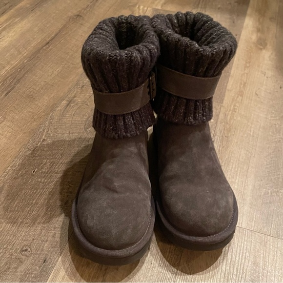 Ugg | Cambridge Knit Leather Boots - Picture 8 of 11